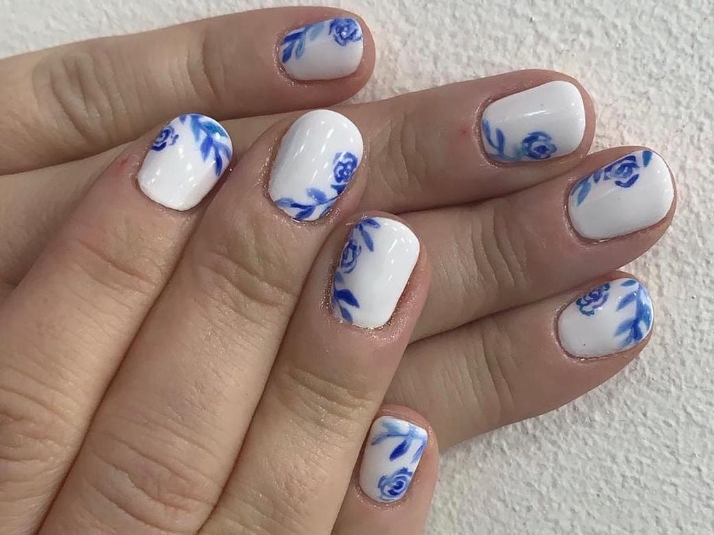 White Short Square Blue Floral Gel Nails White Short Square Blue Floral Gel Nails