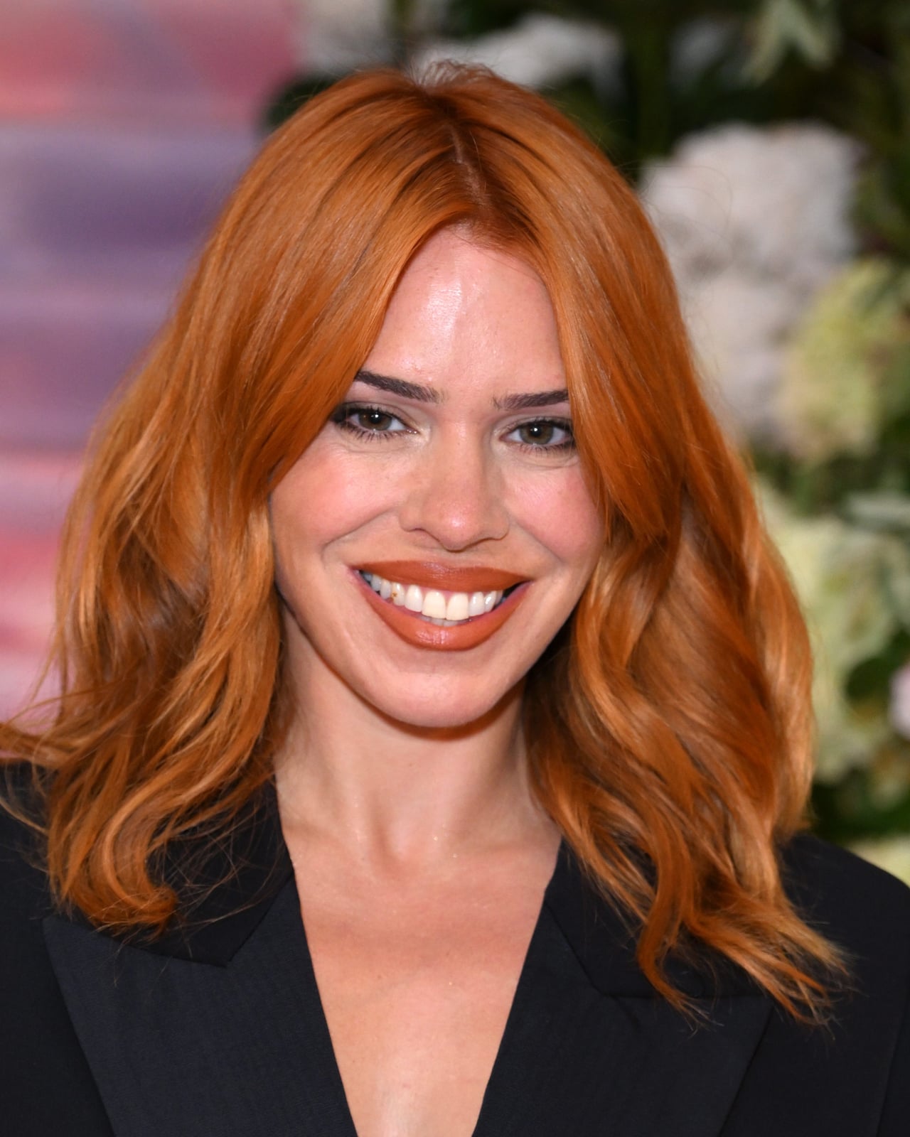 Shoulder Length Vibrant Copper Ginger With Wispy Bangs Shoulder Length Vibrant Copper Ginger With Wispy Bangs — Ginger Hair