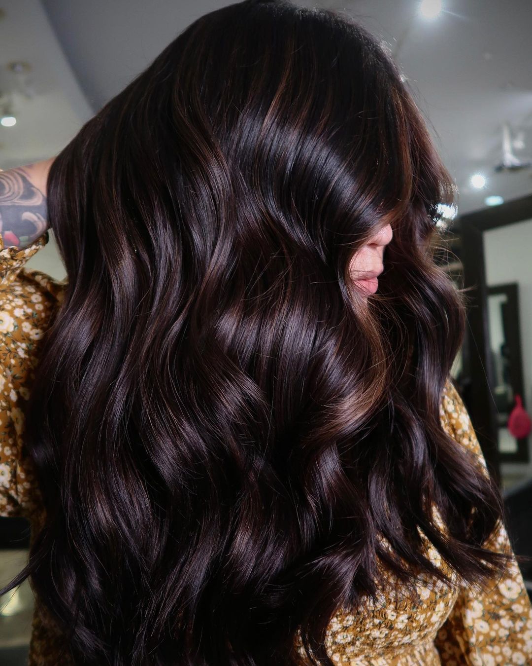 Side View Dark Brown Loose Waves Side View Dark Brown Loose Waves — Glossy Brunette