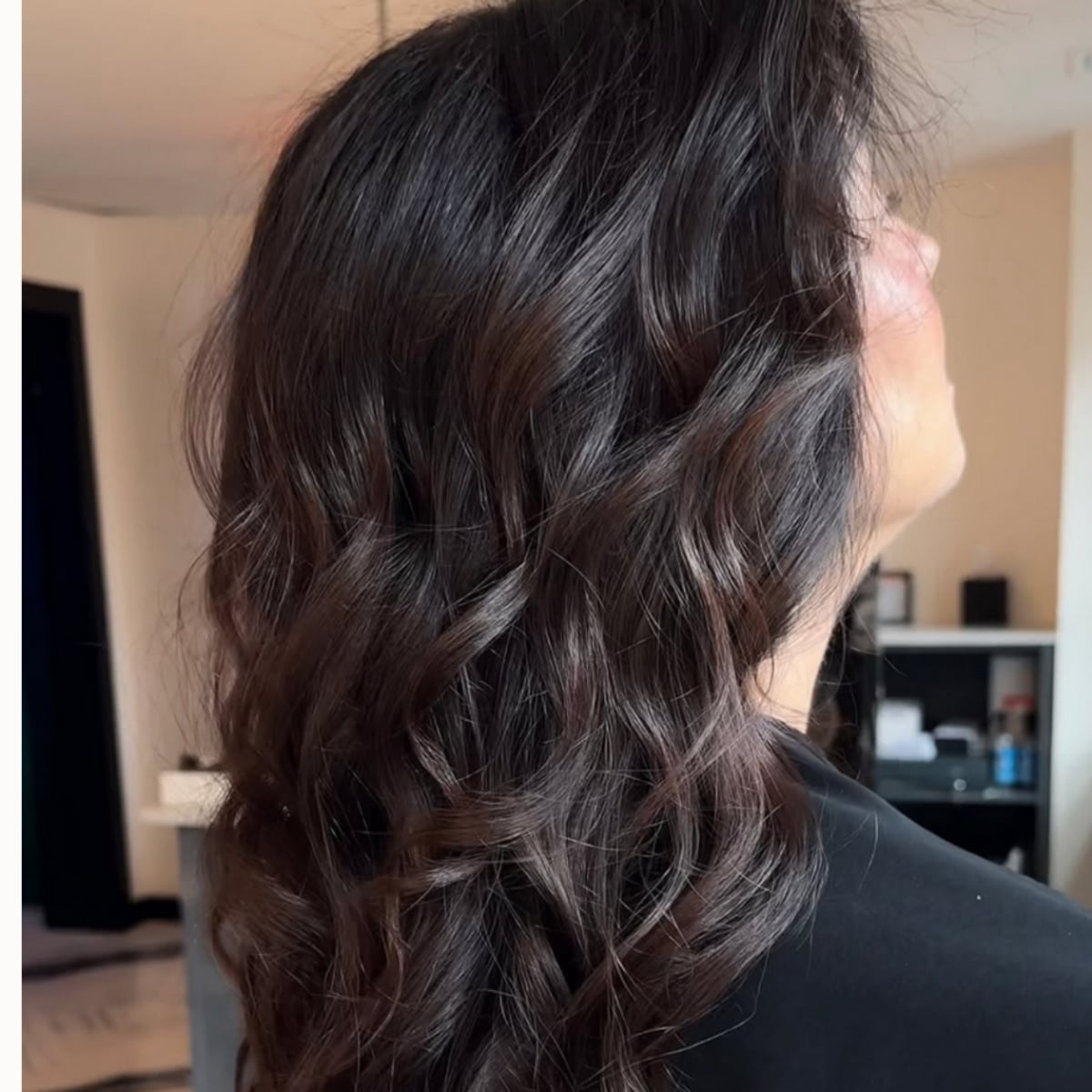Collarbone Length Dark Brown With Highlights Collarbone Length Dark Brown With Highlights — Glossy Brunette