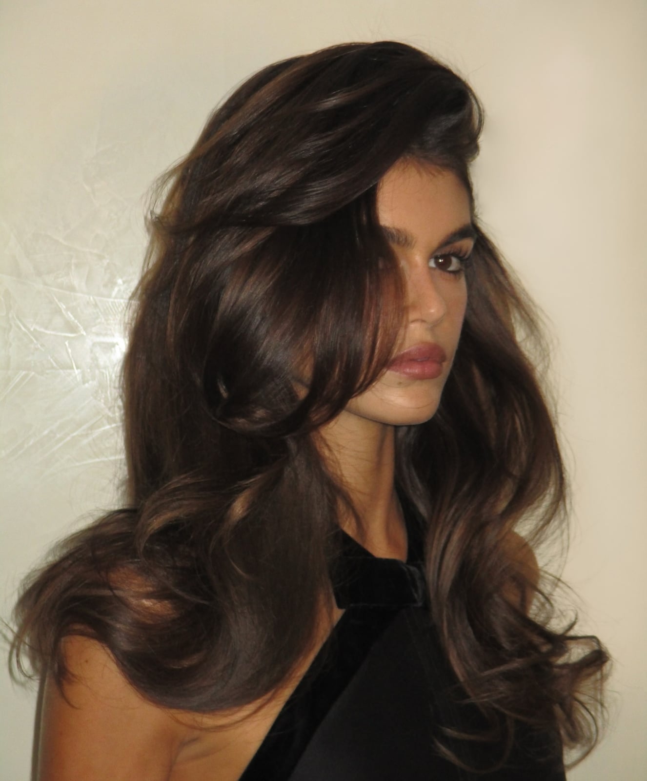Voluminous Blowout With Curtain Bangs Voluminous Blowout With Curtain Bangs — Glossy Brunette