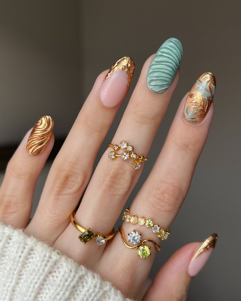 Short Almond Mint Green Gold Foil French Short Almond Mint Green Gold Foil French — Gold Nails