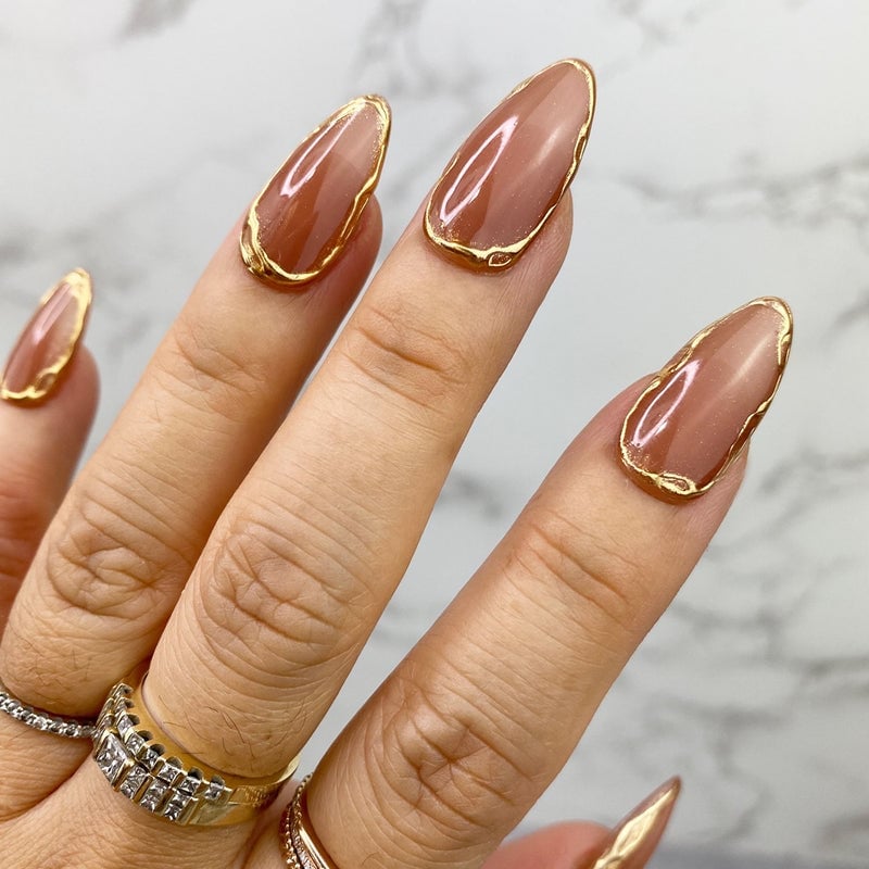 Medium Oval Nude Jelly Gold Border Medium Oval Nude Jelly Gold Border — Gold Nails