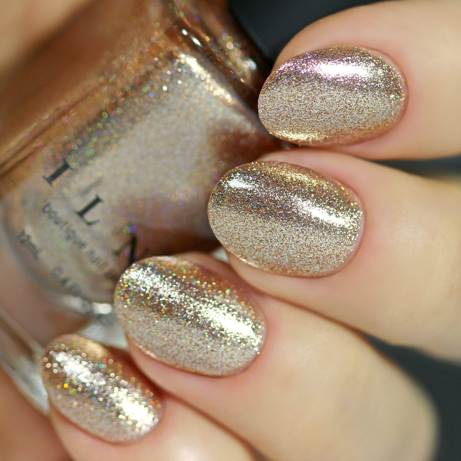 Short Almond Brilliant Gold Holographic Short Almond Brilliant Gold Holographic — Gold Nails