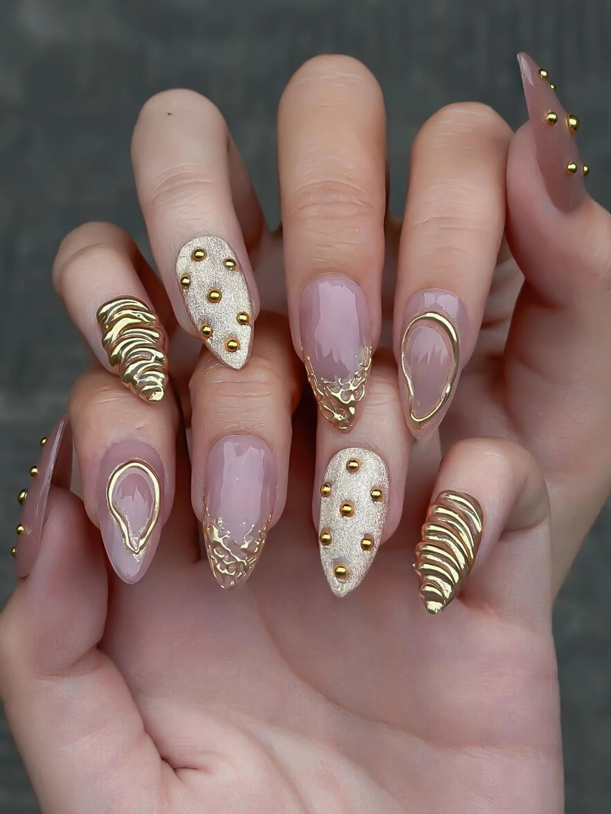 Short Almond Nude Gold Studs Wire, Glossy Short Almond Nude Gold Studs Wire, Glossy — Gold Nails