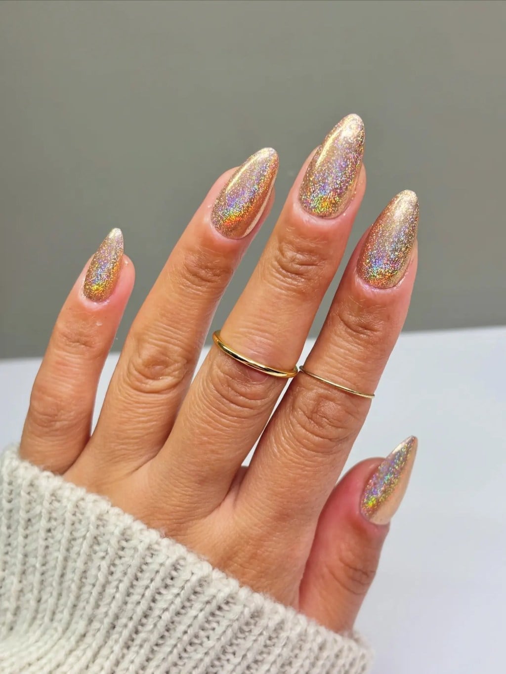 Medium Almond Dazzling Gold Glitter Medium Almond Dazzling Gold Glitter — Gold Nails