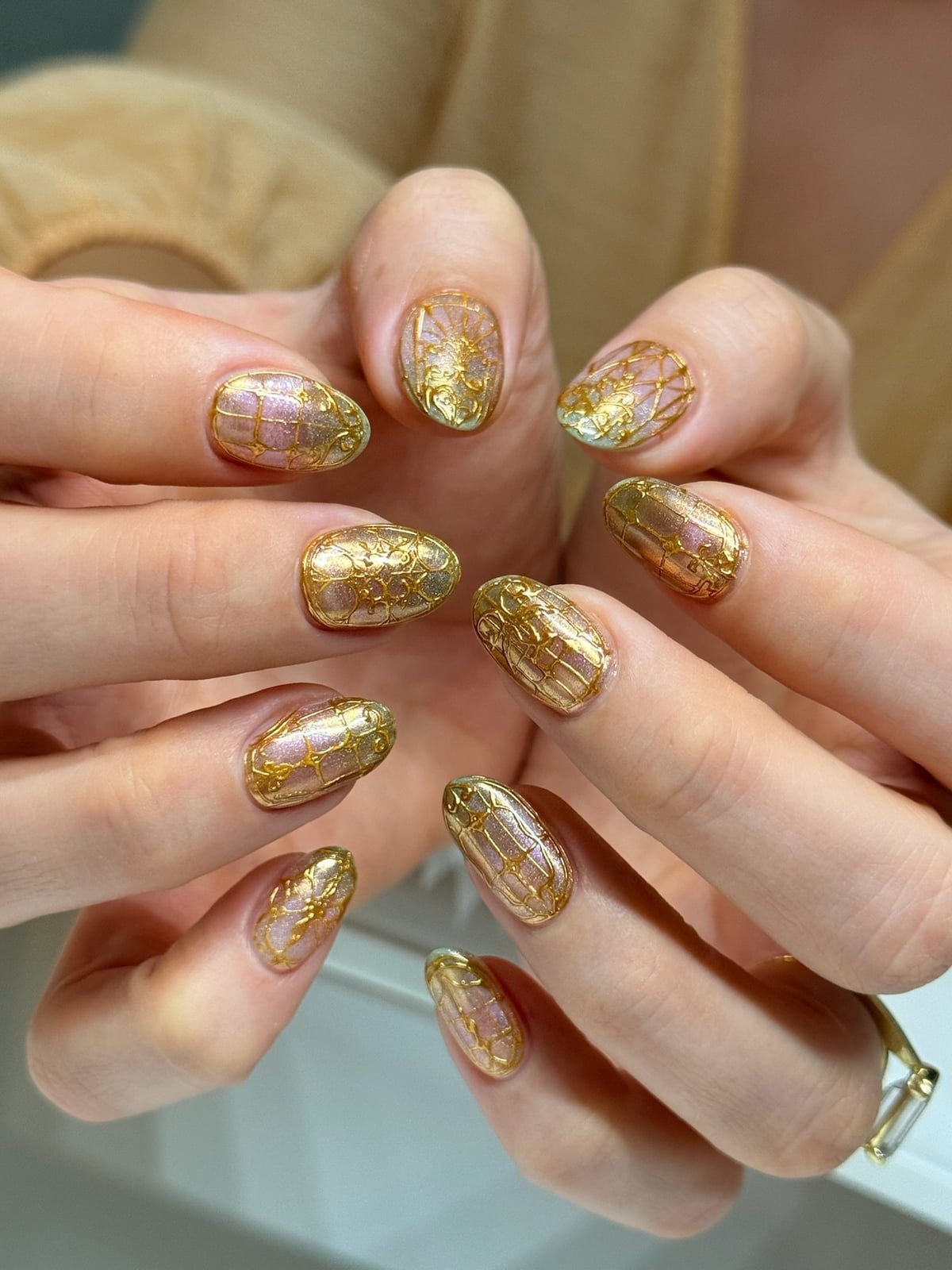 Short Oval Gold Stained Glass Wedding Short Oval Gold Stained Glass Wedding — Gold Nails