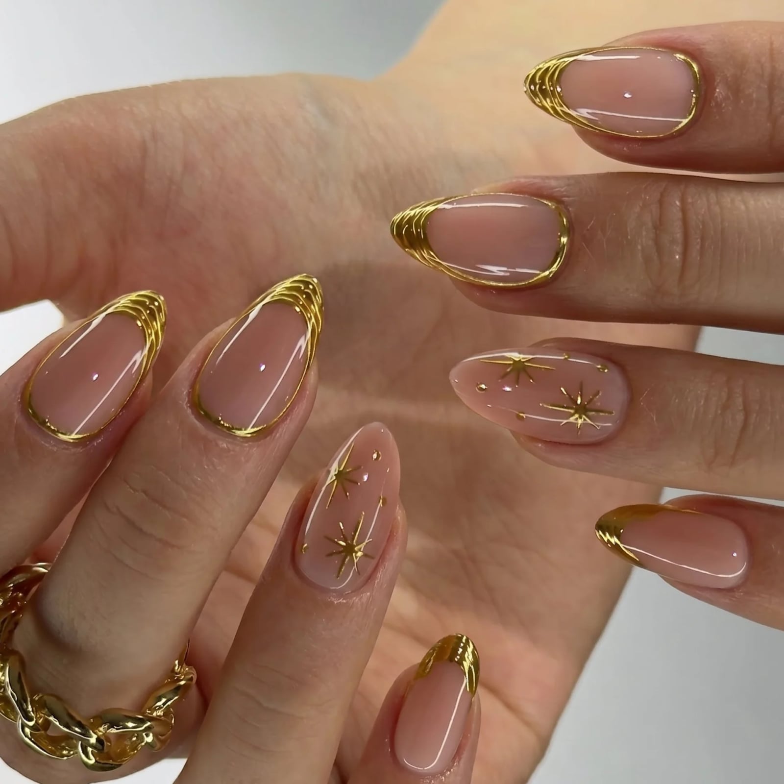 Short Almond Nude Gold Wire Frame Short Almond Nude Gold Wire Frame — Gold Nails