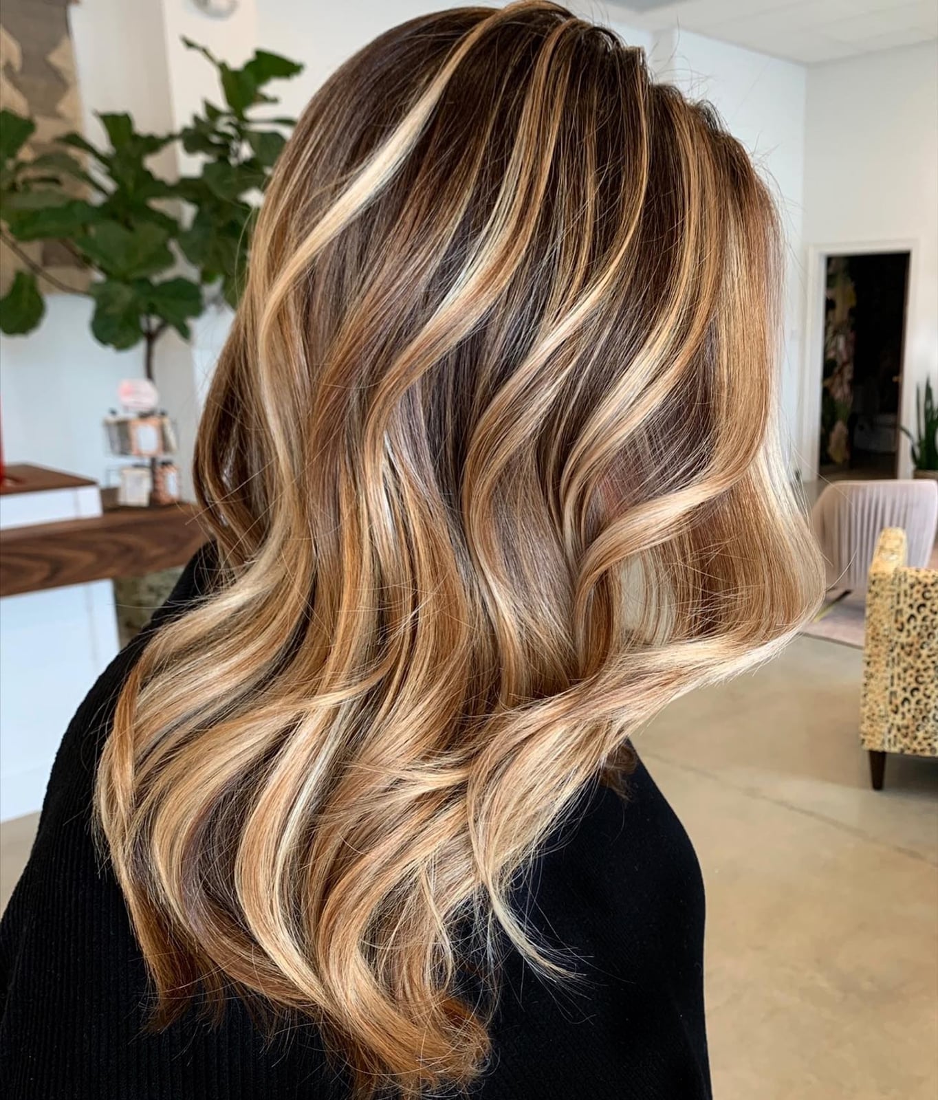 Collarbone Dark Blonde With Golden Highlights — Golden Blonde