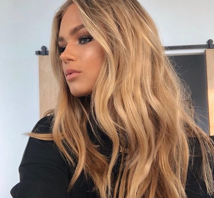 Collarbone Golden Blonde With Balayage