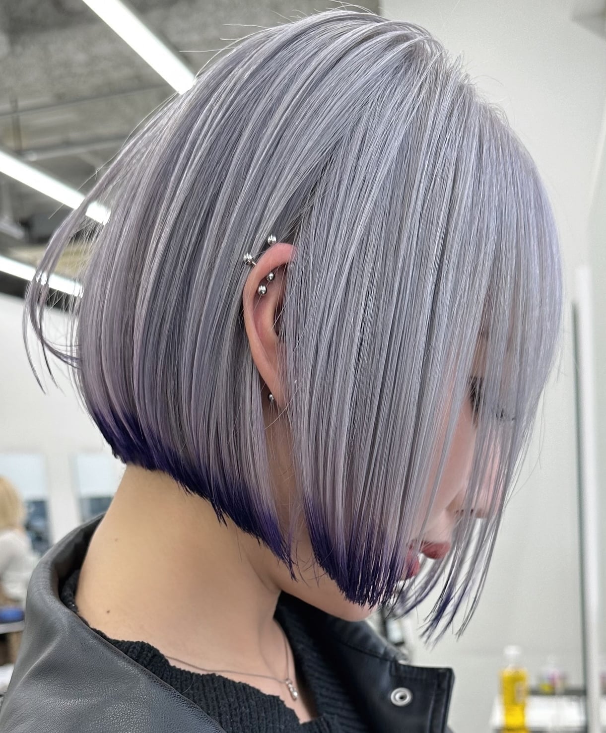Fine Straight Ash Gray Layered Bob Fine Straight Ash Gray Layered Bob — Gray Bob
