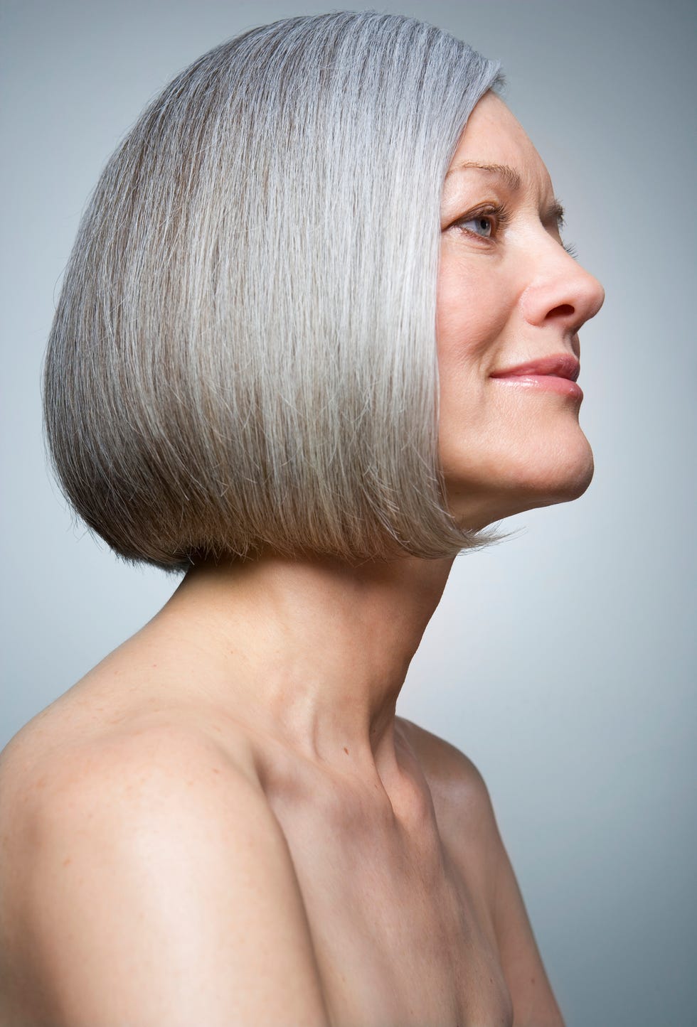 Collarbone Wavy Gray Bob With Swingy Ends Collarbone Wavy Gray Bob With Swingy Ends