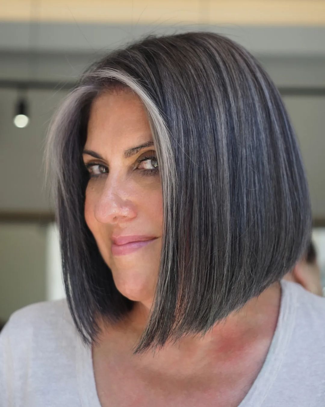 Collarbone Bob Dark Gray With Silver Highlights Collarbone Bob Dark Gray With Silver Highlights — Gray Bob