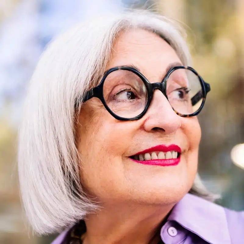 Collarbone Layered Bob With Face Framing Layers Collarbone Layered Bob With Face Framing Layers — Gray Bob