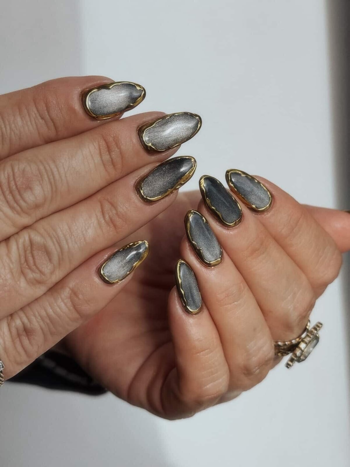 Dark Gray Cat-Eye Green Abstract Lines Long Stiletto Nails — Gray Nails