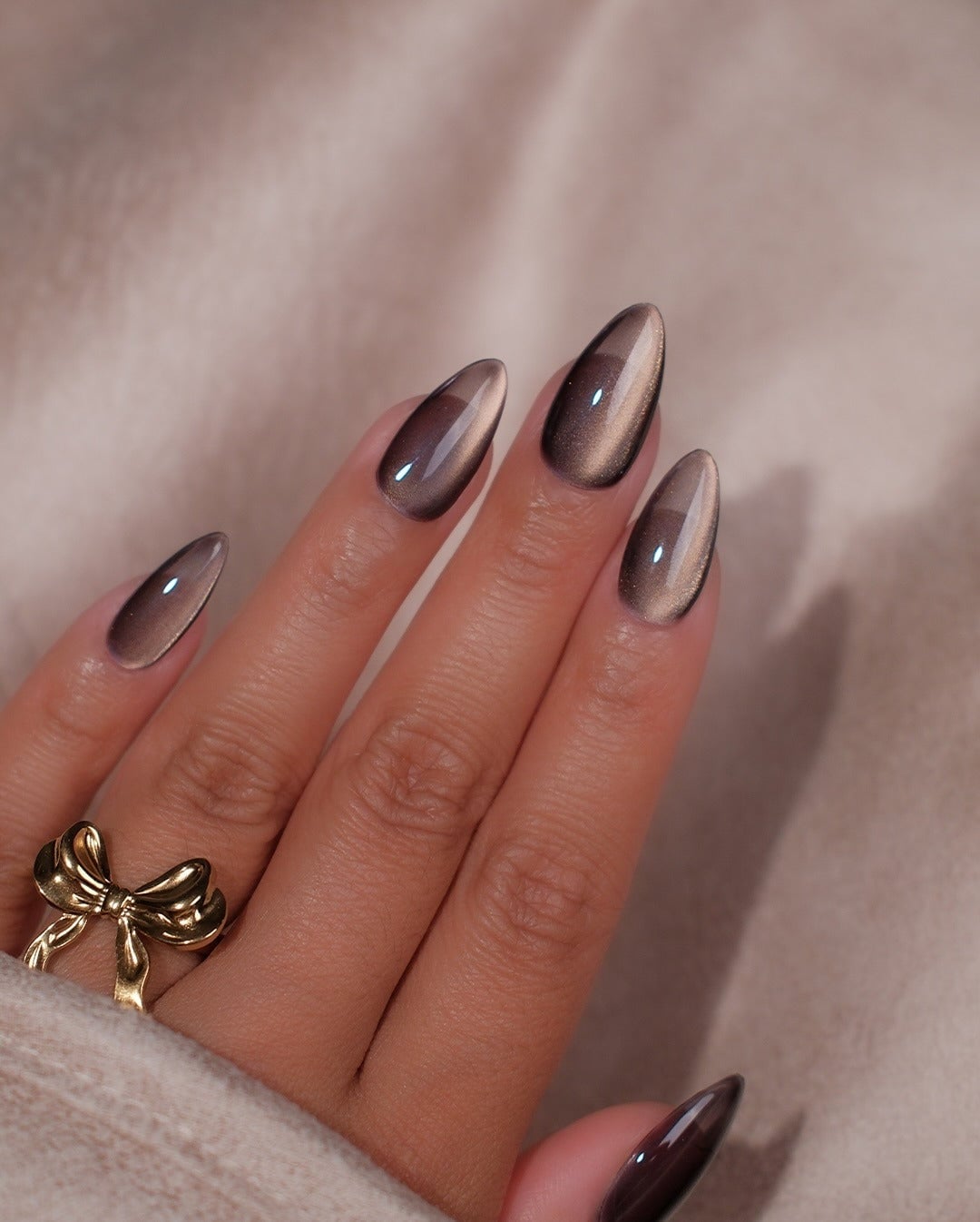 Deep Gray Gradient Cat-Eye Short Almond Nails — Gray Nails