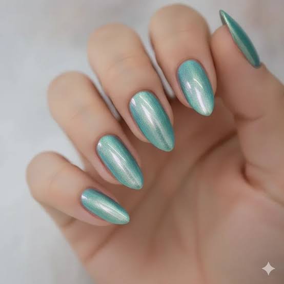 Pale Mint Green Chrome Short Oval Nails with Iridescent Shimmer — Green Chrome Nails