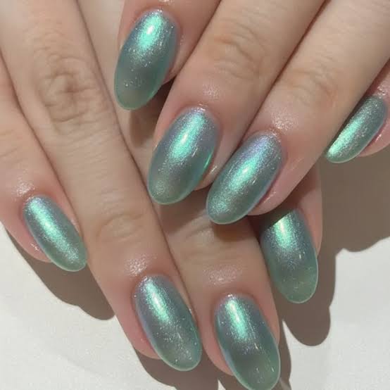 Pale Mint Green Chrome Short Oval Nails with Iridescent, Close-Up Take — Green Chrome Nails