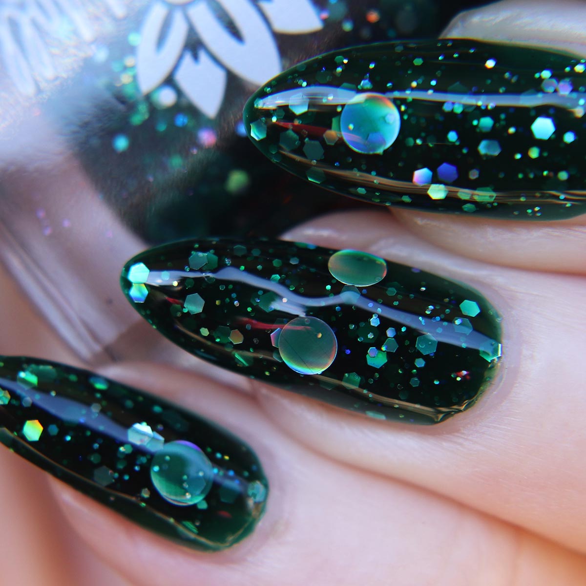 Medium Oval Deep Green Glitter Jelly Medium Oval Deep Green Glitter Jelly — Green Nails