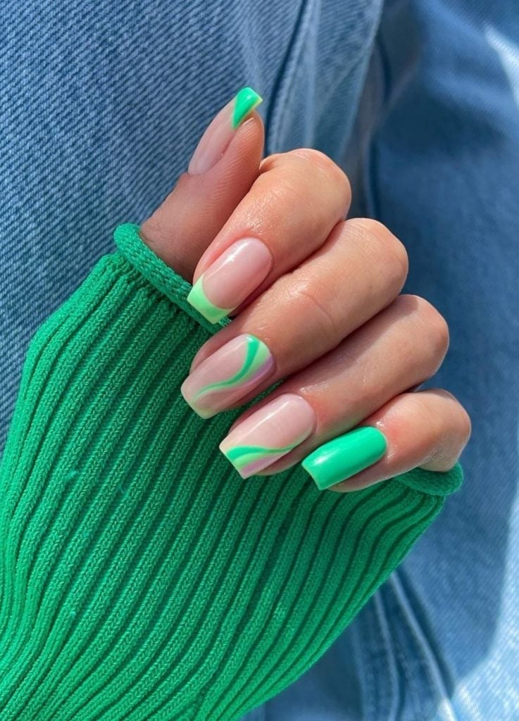 Short Almond Neon Green Swirls Short Almond Neon Green Swirls — Green Nails