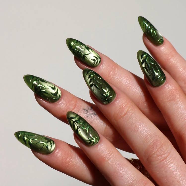 Medium Almond Metallic Green Leaf Motif Medium Almond Metallic Green Leaf Motif — Green Nails