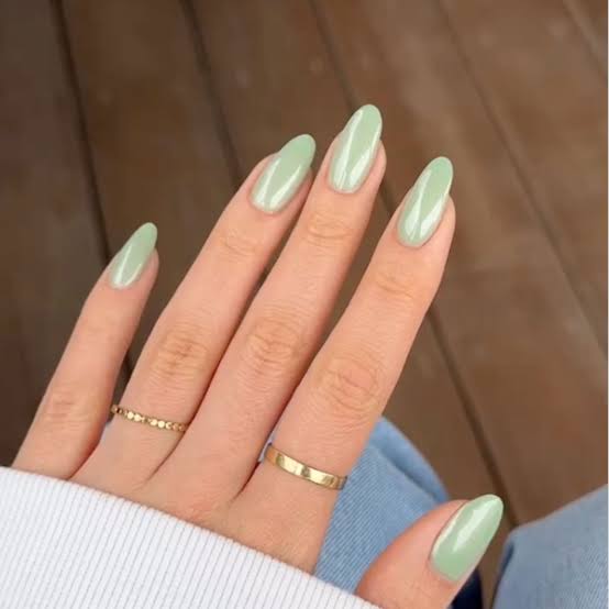 Short Almond Sheer Pale Green Short Almond Sheer Pale Green — Green Nails