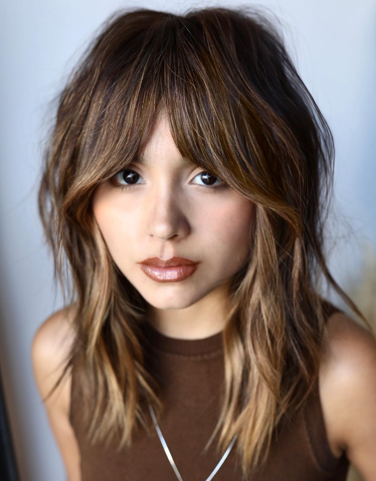 Collarbone Shag With Blonde Highlights Collarbone Shag With Blonde Highlights — Hair Color for Brown Eyes