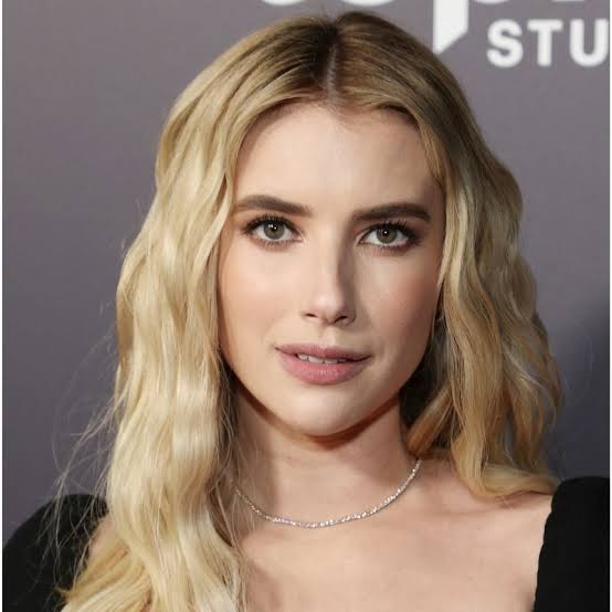 Honey Blonde With Lighter Highlights, Collarbone — Hair Color for Hazel Eyes