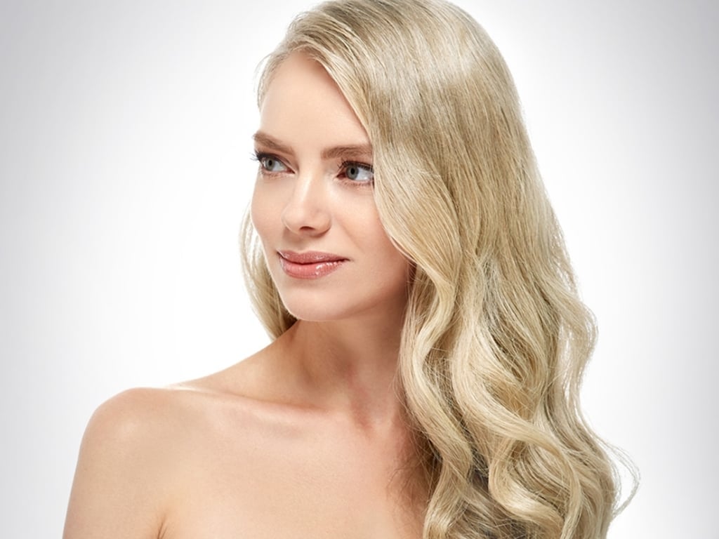 Warm Beige Blonde Mid-Back Waves — Hair Color for Pale Skin
