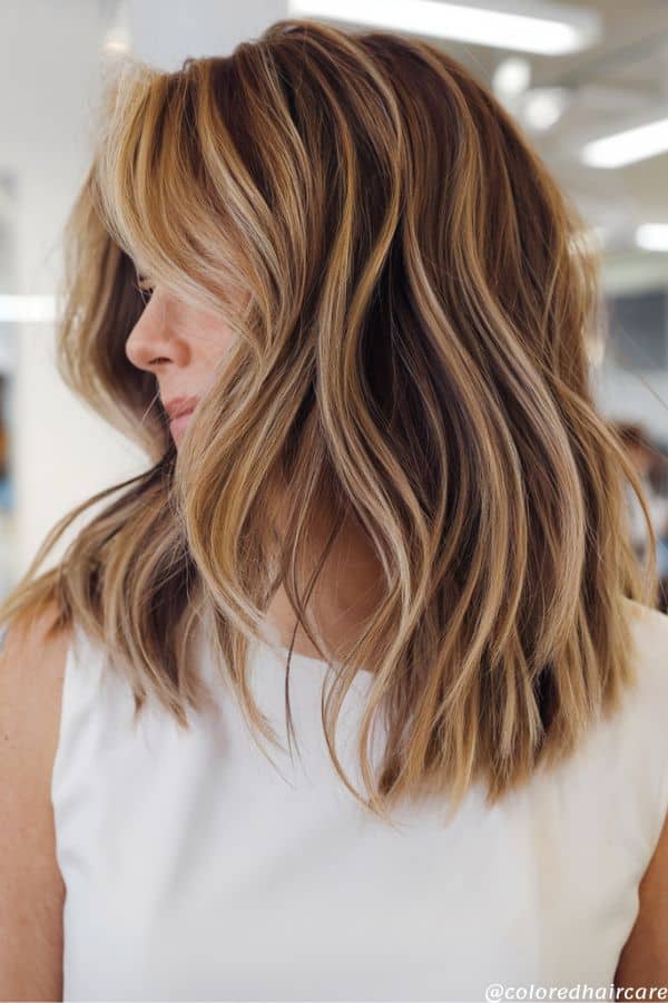 Collarbone Medium Brown With Blonde Highlights And Curtain Bangs Collarbone Medium Brown With Blonde Highlights And Curtain Bangs — Hair Color for Women Over 40