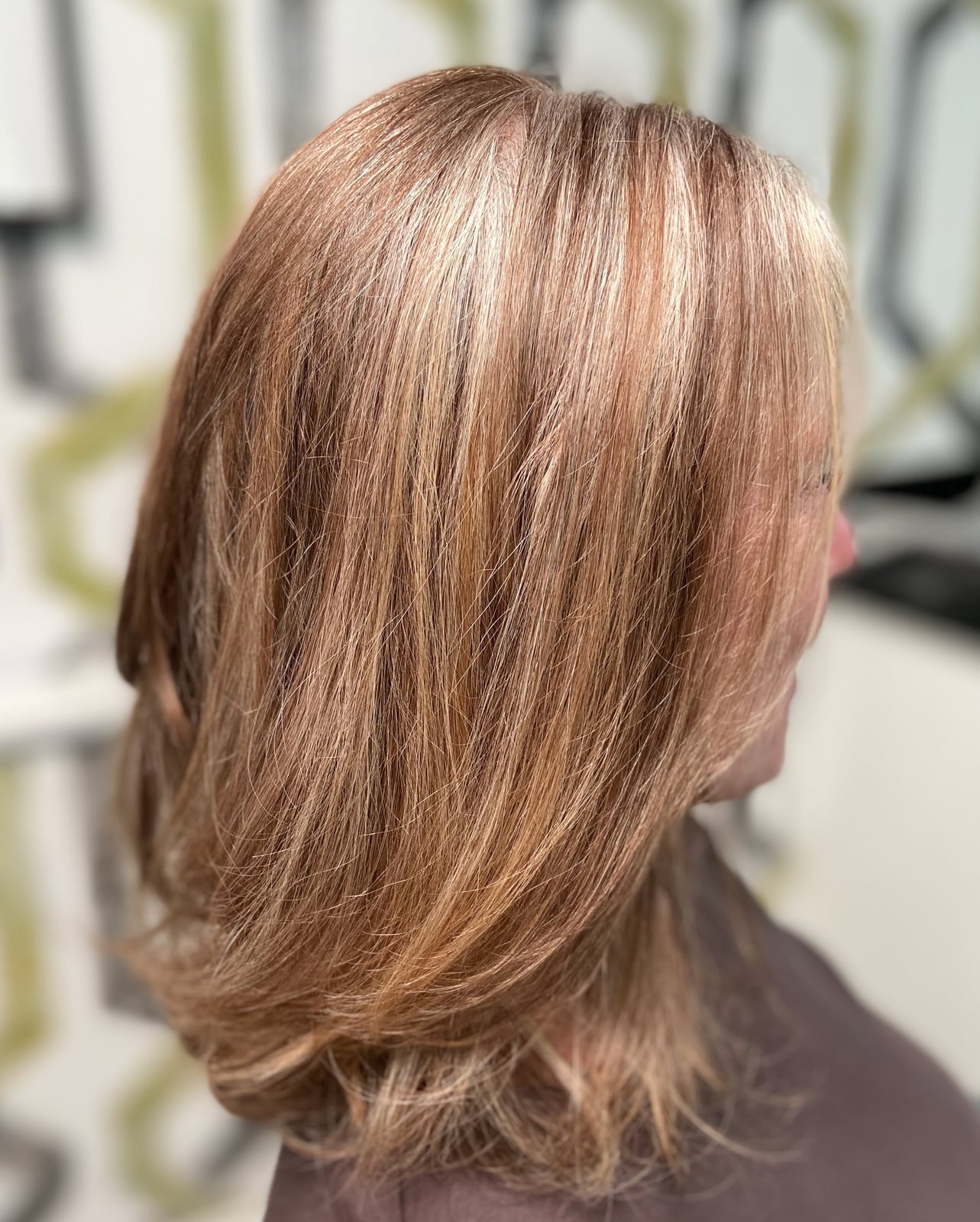 Collarbone Ash Blonde With Lighter Highlights Collarbone Ash Blonde With Lighter Highlights — Hair Color for Women Over 40