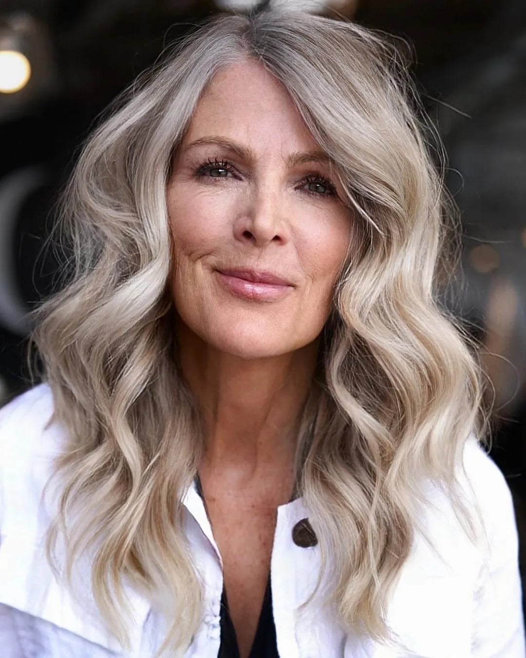 Collarbone Length Wavy Lob With Ash Blonde Highlights Collarbone Length Wavy Lob With Ash Blonde Highlights — Hair Color for Women Over 50