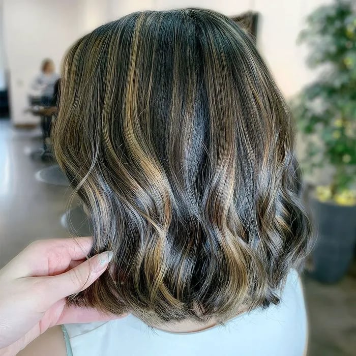 Collarbone Bob With Dark Brown And Blonde Highlights, Close-Up Take Collarbone Bob With Dark Brown And Blonde Highlights, Close-Up Take — Hair Color for Women Over 50