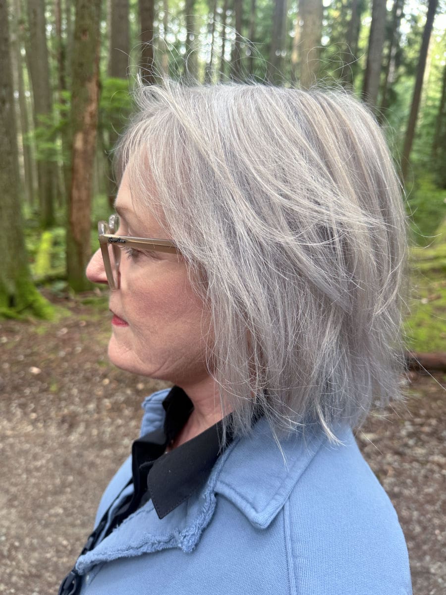 Collarbone Ash Gray With Loose Waves Collarbone Ash Gray With Loose Waves — Hair Color for Women Over 60