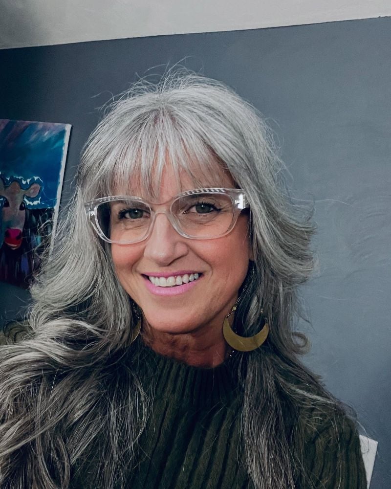 Mid-Back Silver Gray With Blonde Highlights And Curtain Bangs Mid-Back Silver Gray With Blonde Highlights And Curtain Bangs — Hair Color for Women Over 60