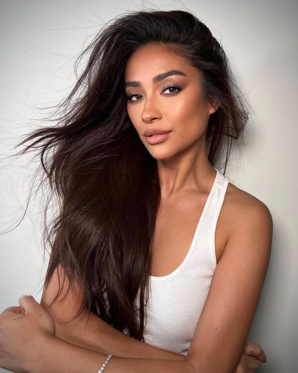 Mid-Back Dark Brown With Lighter Brown Highlights, Middle Mid-Back Dark Brown With Lighter Brown Highlights, Middle — Hair Color Ideas for Dark Hair