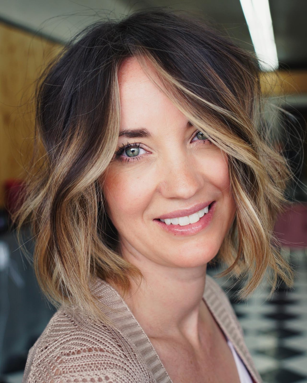 Dark Brown Lob With Blonde Highlights Dark Brown Lob With Blonde Highlights — Hair Color Ideas for Short Hair