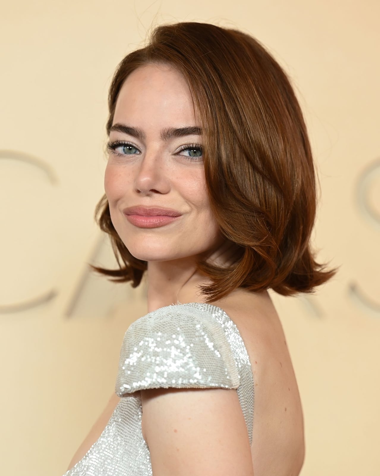 Auburn Lob With Natural Root Blend Auburn Lob With Natural Root Blend — Hair Color Trends