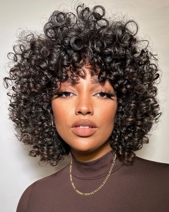Dark Brown Bob With Voluminous Curtain Bangs, темно-каштановый Dark Brown Bob With Voluminous Curtain Bangs, темно-каштановый — Haircuts for Curly Hair