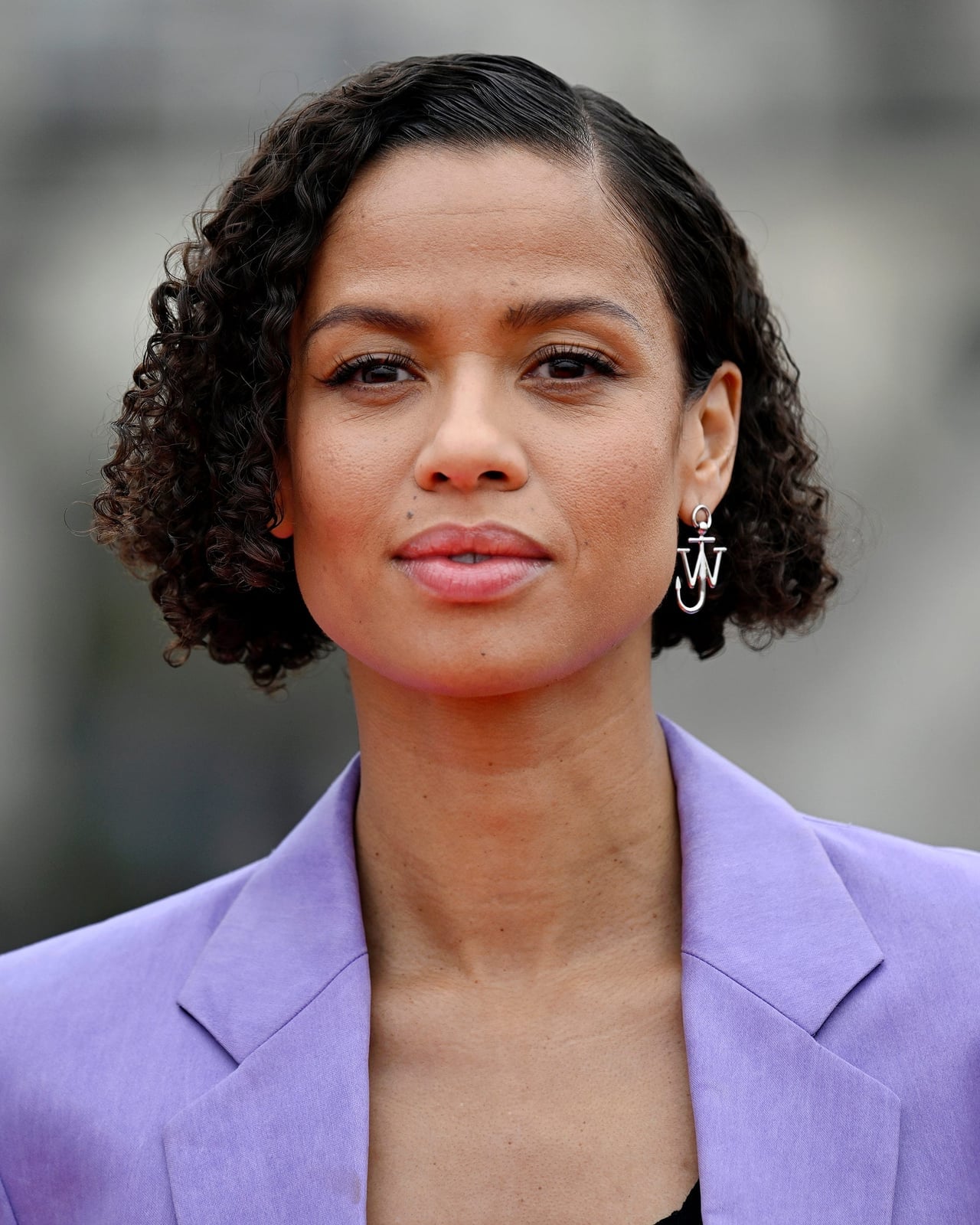 Dark Brown Chin-Length Bob With Layers, темно-каштановый Dark Brown Chin-Length Bob With Layers, темно-каштановый — Haircuts for Curly Hair