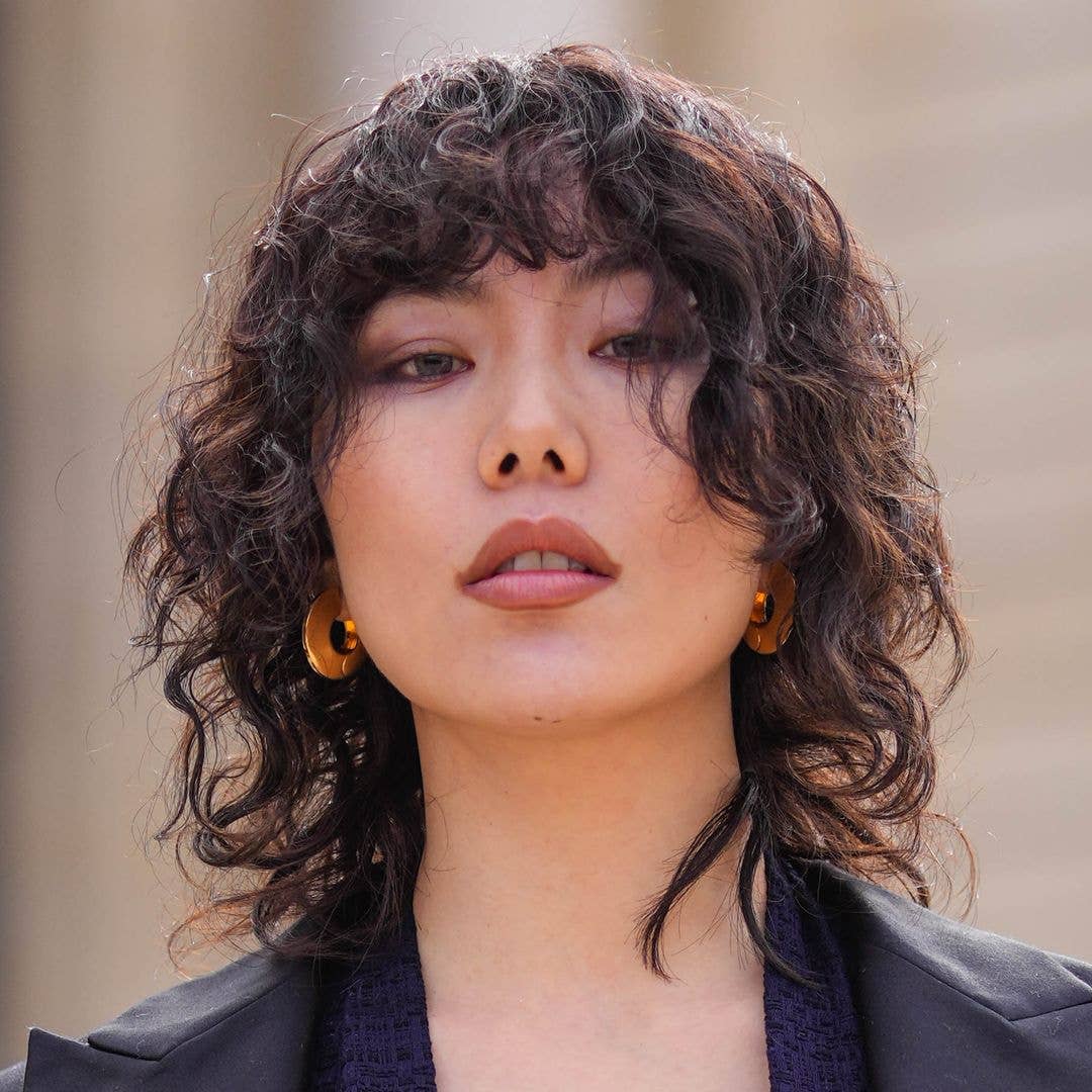 Collarbone Shag With Curtain Bangs Collarbone Shag With Curtain Bangs — Haircuts for Curly Hair