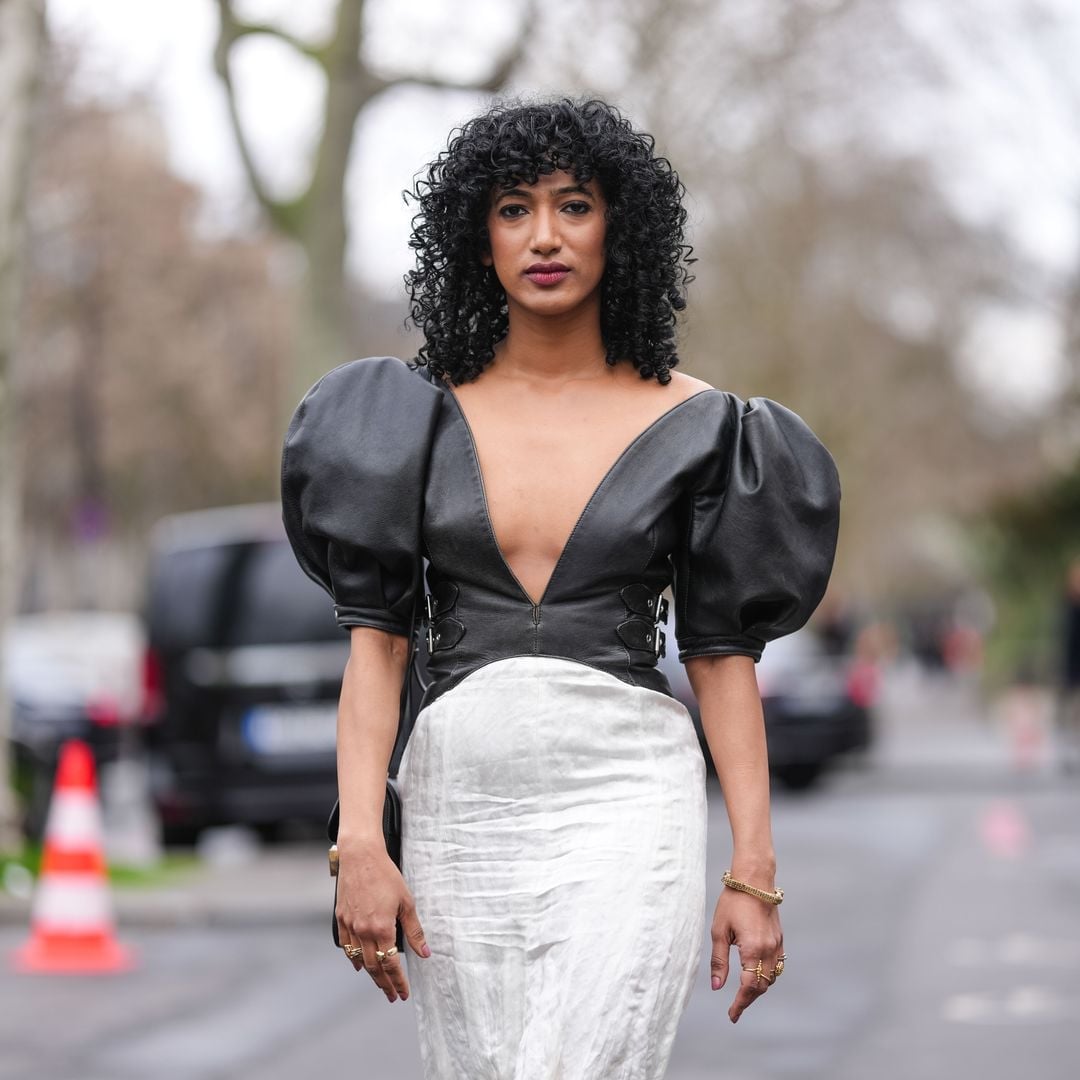Dark Brown Collarbone Length With Curtain Bangs Dark Brown Collarbone Length With Curtain Bangs — Haircuts for Curly Hair