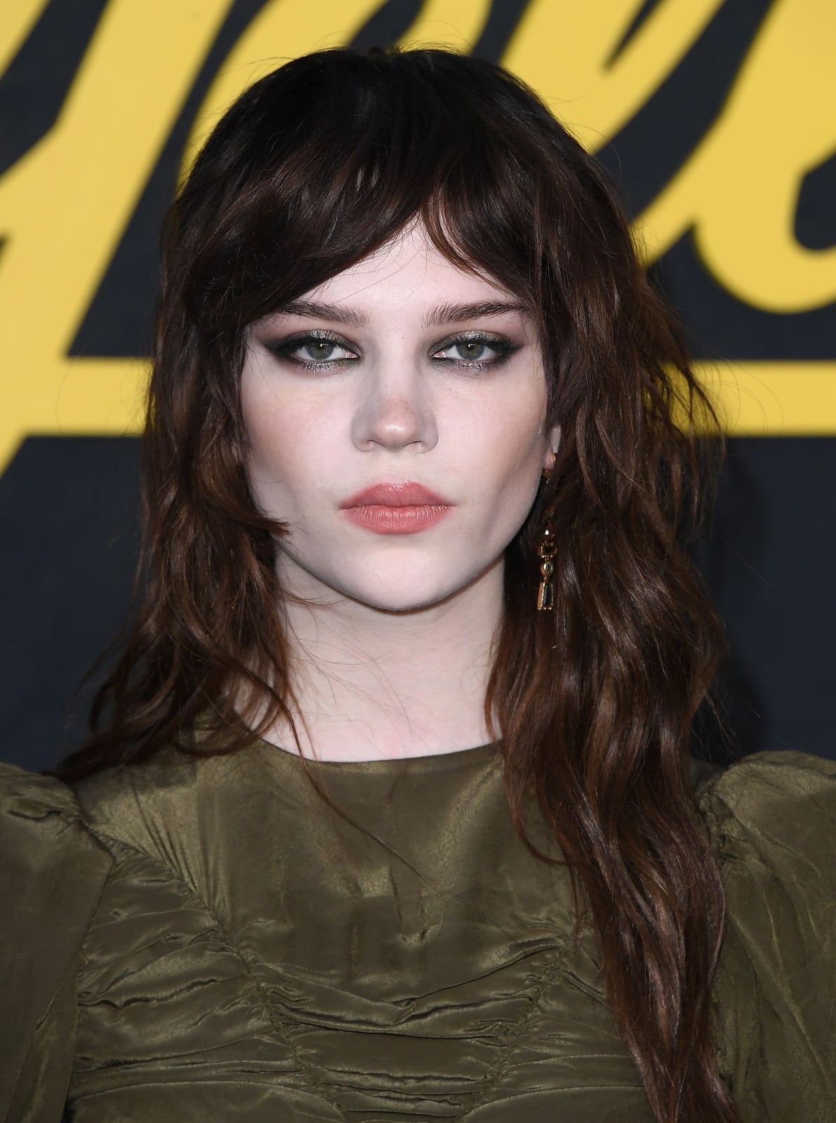 Collarbone Shag With Textured Waves Collarbone Shag With Textured Waves — Haircuts for Wavy Hair