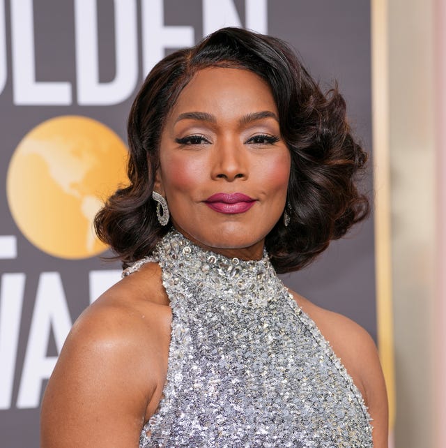 Collarbone Layered Bob With Waves, Dark Brown With Subtle Highlights Collarbone Layered Bob With Waves, Dark Brown With Subtle Highlights — Haircuts for Women