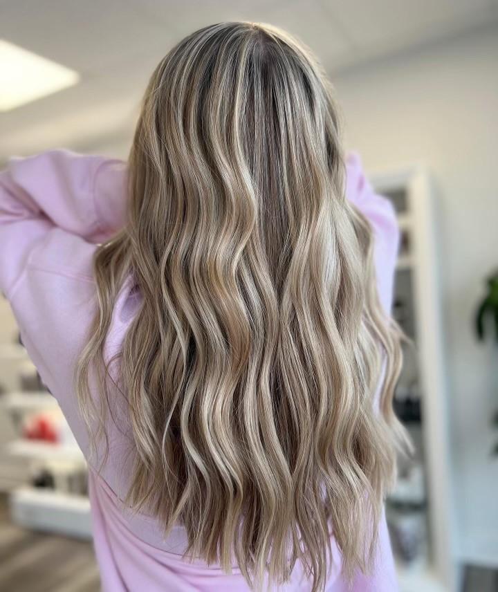 Mid-Back Medium Blonde With Dark Blonde Highlights Mid-Back Medium Blonde With Dark Blonde Highlights