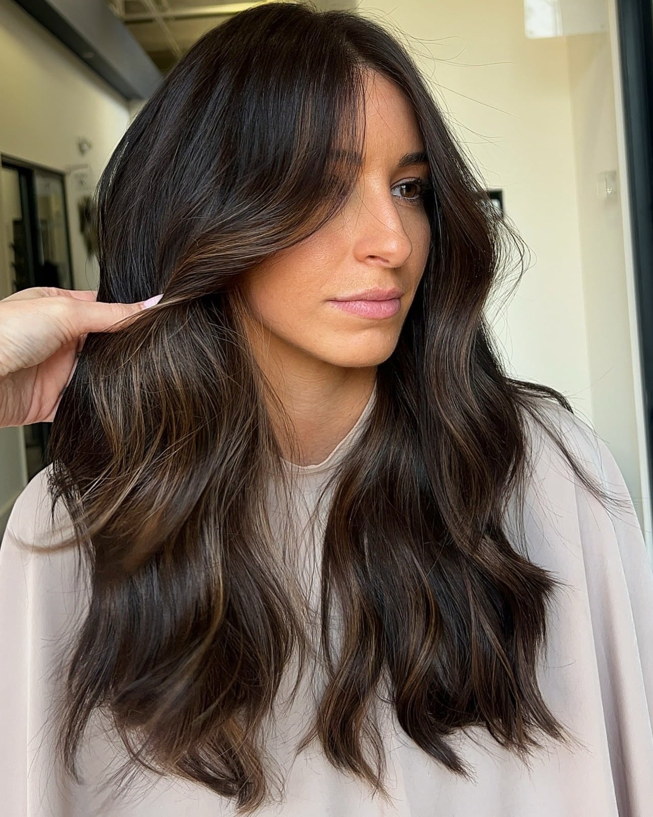 Collarbone Dark Brown With Subtle Caramel Face-Framing Highlights Collarbone Dark Brown With Subtle Caramel Face-Framing Highlights