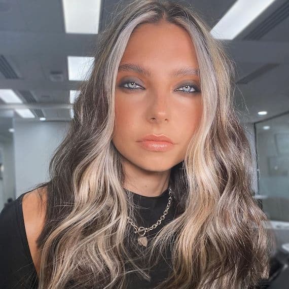 Collarbone Wavy Hair With Curtain Bangs — Highlights on Black Hair