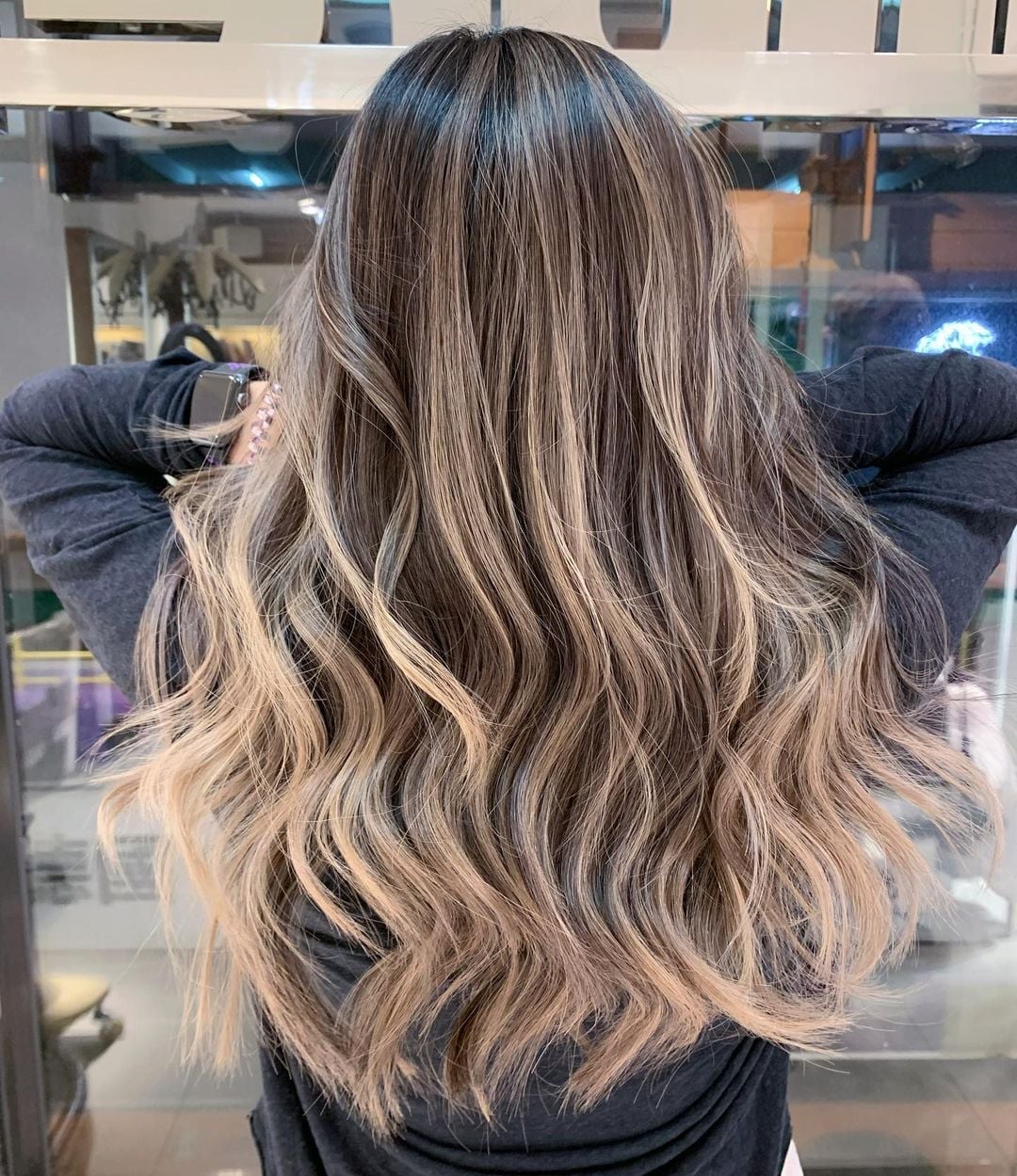 Dark Brown With Blonde Highlights Mid-Back Back View, Wavy Dark Brown With Blonde Highlights Mid-Back Back View, Wavy — Highlights on Brown Hair