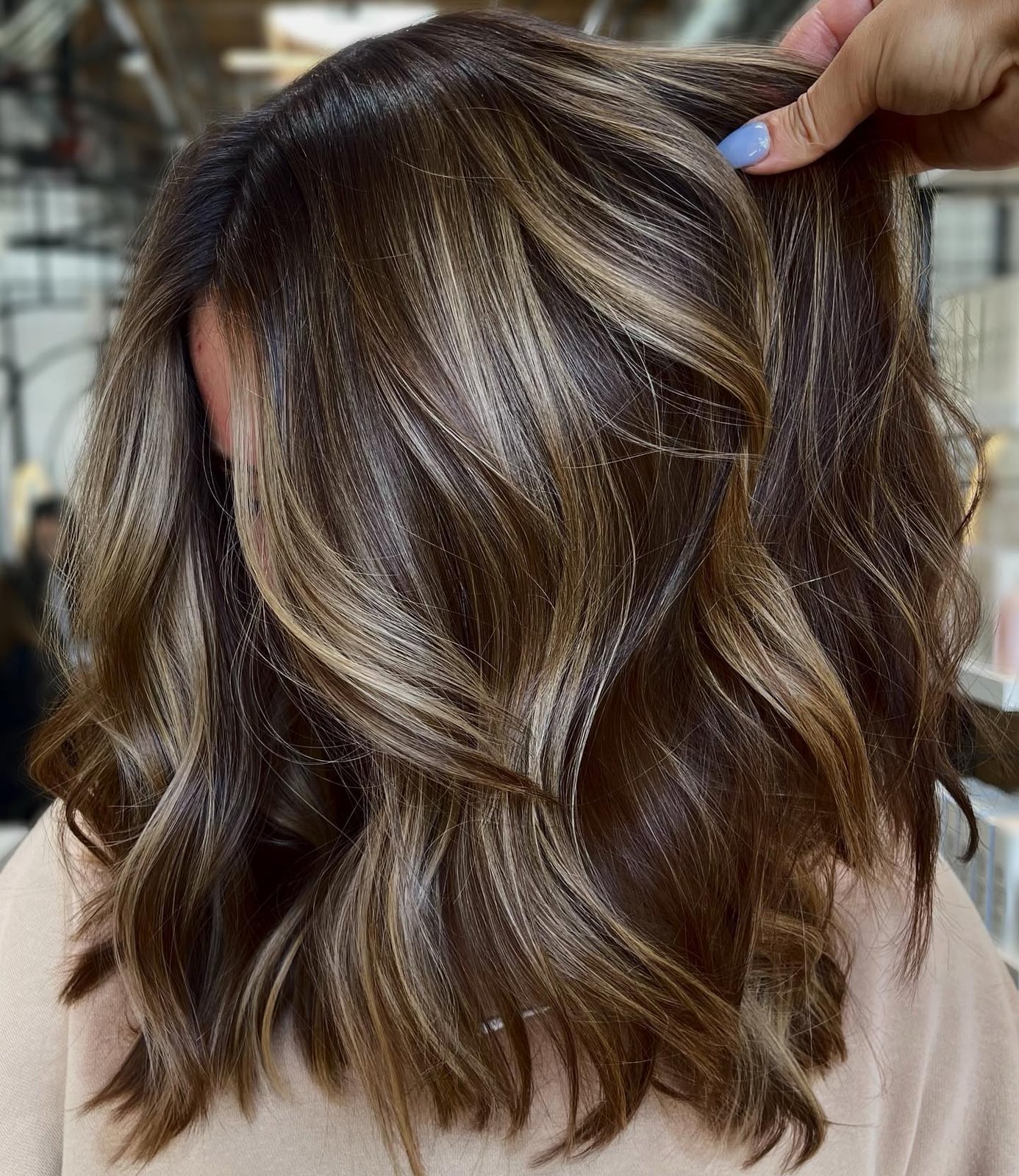 Dark Brown With Dimensional Blonde Highlights Collarbone, Wavy Dark Brown With Dimensional Blonde Highlights Collarbone, Wavy — Highlights on Brown Hair