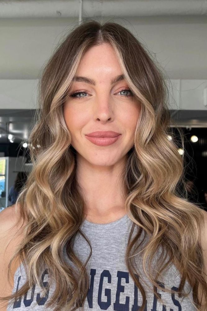Dark Brown With Blonde Highlights Collarbone Layers Dark Brown With Blonde Highlights Collarbone Layers — Highlights on Brown Hair
